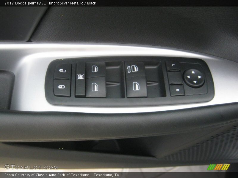Bright Silver Metallic / Black 2012 Dodge Journey SE