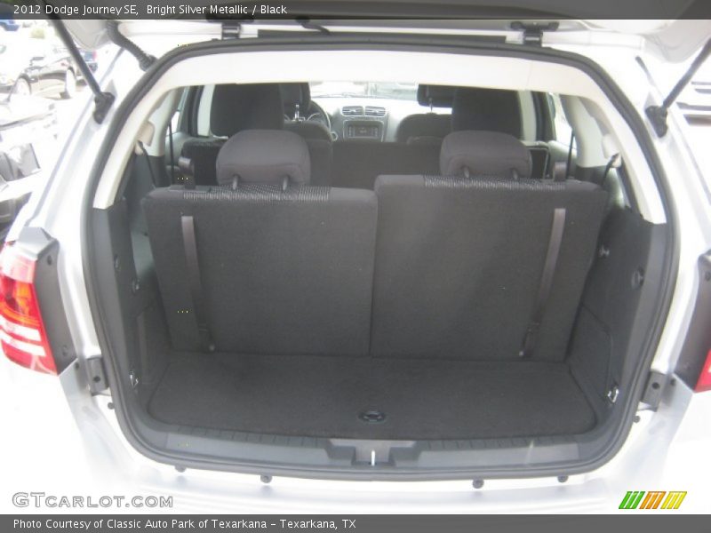 Bright Silver Metallic / Black 2012 Dodge Journey SE