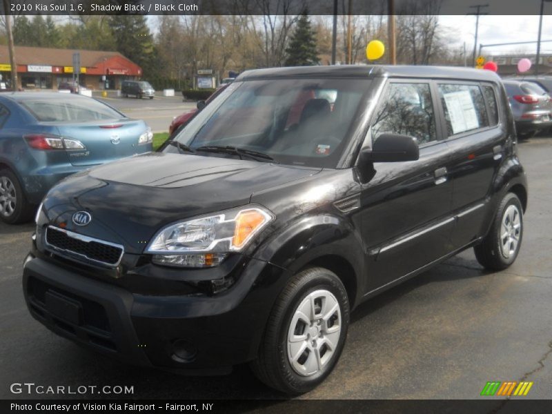 Front 3/4 View of 2010 Soul 1.6