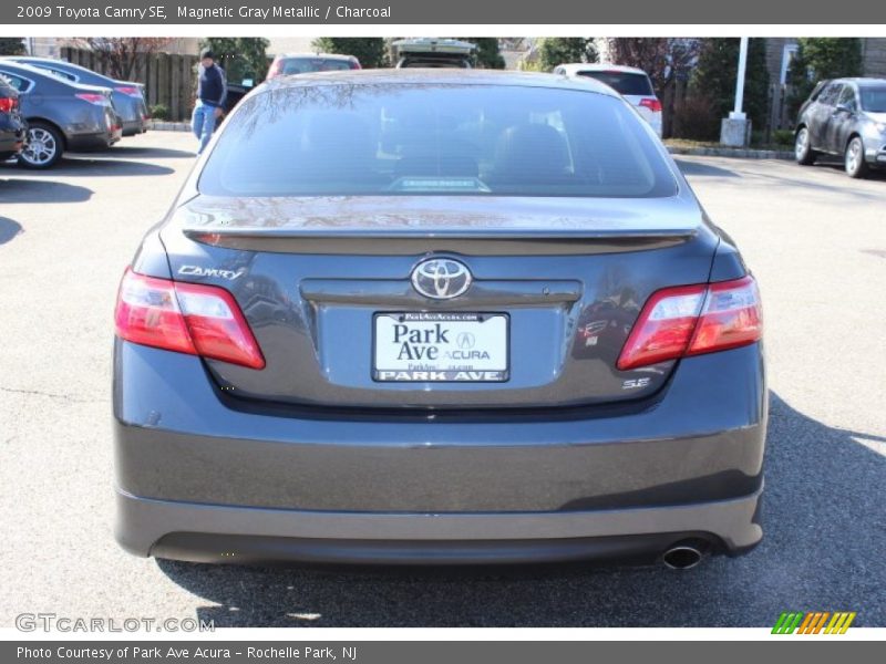 Magnetic Gray Metallic / Charcoal 2009 Toyota Camry SE