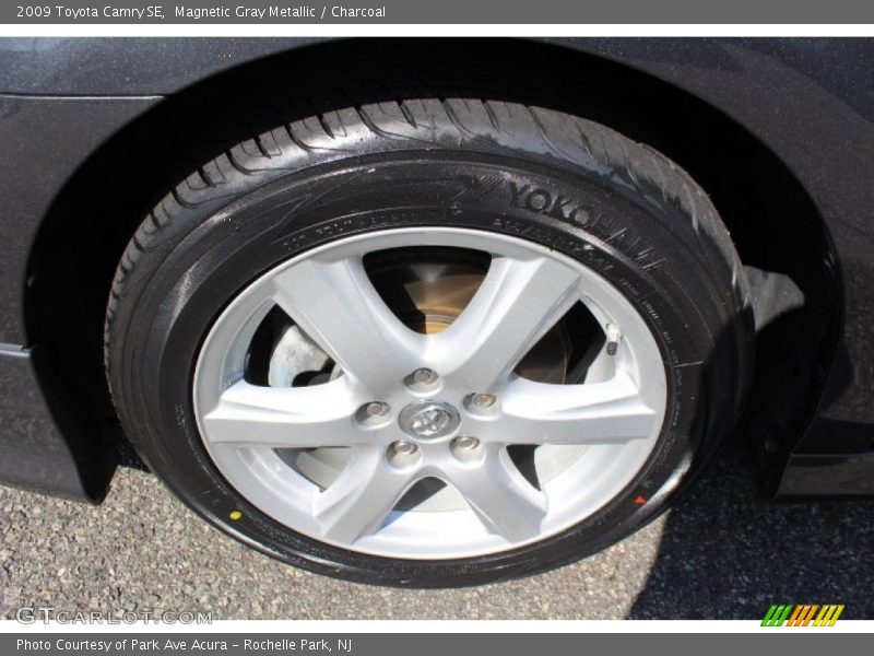 Magnetic Gray Metallic / Charcoal 2009 Toyota Camry SE