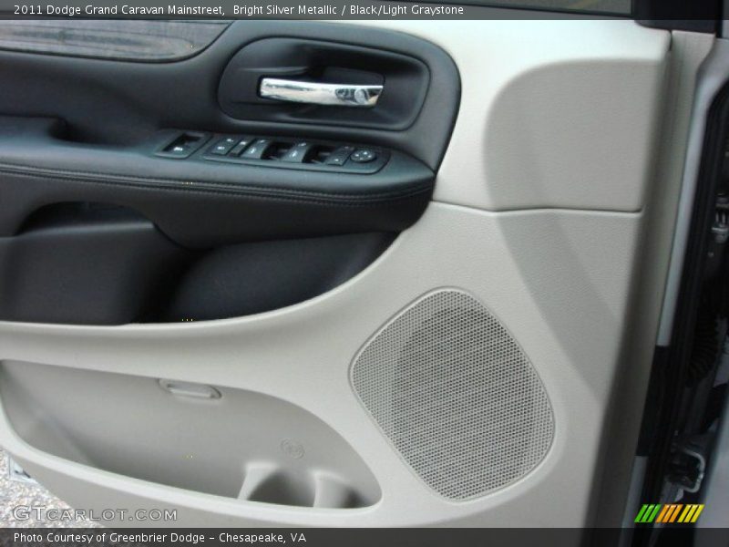 Bright Silver Metallic / Black/Light Graystone 2011 Dodge Grand Caravan Mainstreet