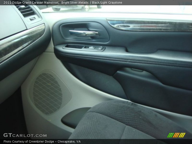 Bright Silver Metallic / Black/Light Graystone 2011 Dodge Grand Caravan Mainstreet
