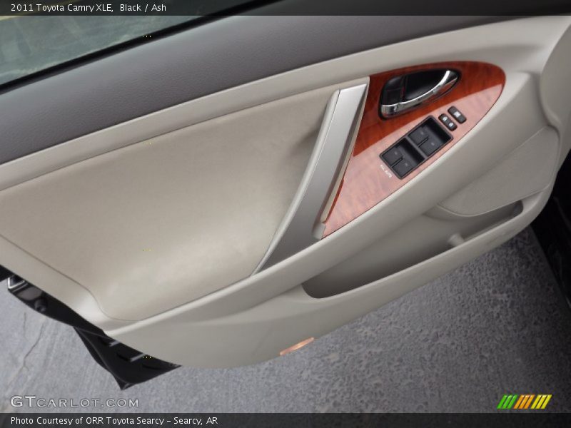 Black / Ash 2011 Toyota Camry XLE