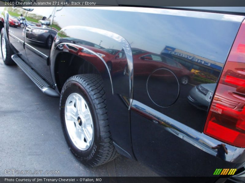 Black / Ebony 2010 Chevrolet Avalanche Z71 4x4