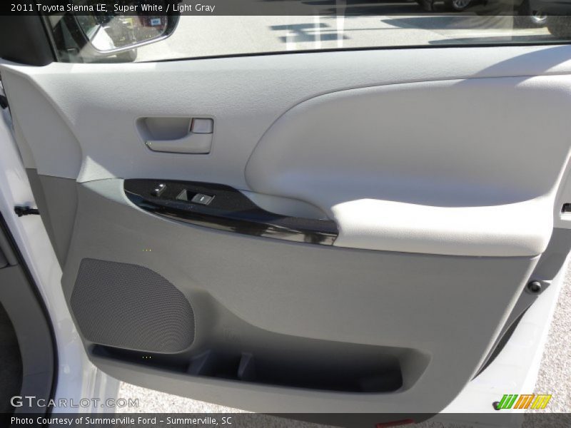 Super White / Light Gray 2011 Toyota Sienna LE