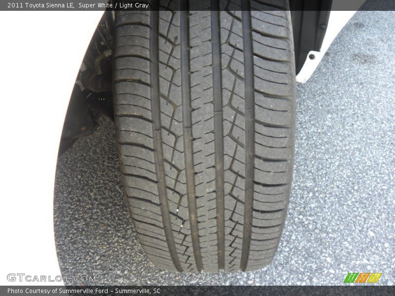 Super White / Light Gray 2011 Toyota Sienna LE