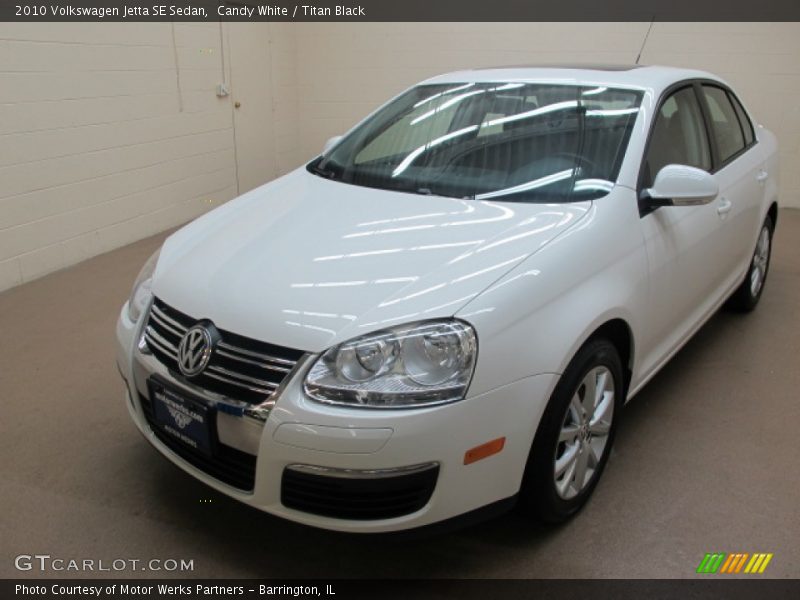 Candy White / Titan Black 2010 Volkswagen Jetta SE Sedan