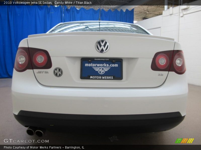 Candy White / Titan Black 2010 Volkswagen Jetta SE Sedan