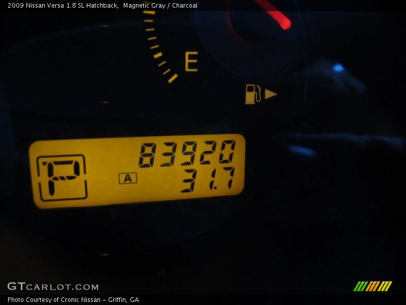 Magnetic Gray / Charcoal 2009 Nissan Versa 1.8 SL Hatchback