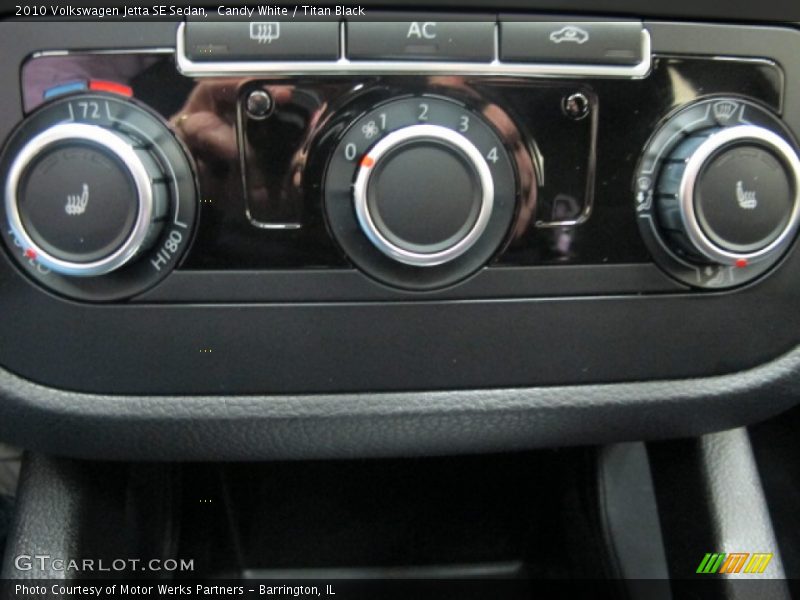 Candy White / Titan Black 2010 Volkswagen Jetta SE Sedan
