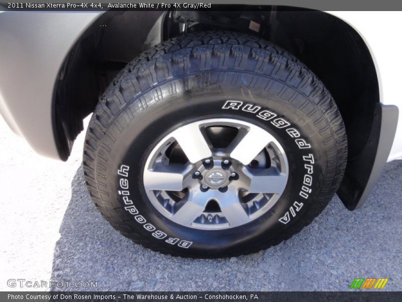 Avalanche White / Pro 4X Gray/Red 2011 Nissan Xterra Pro-4X 4x4