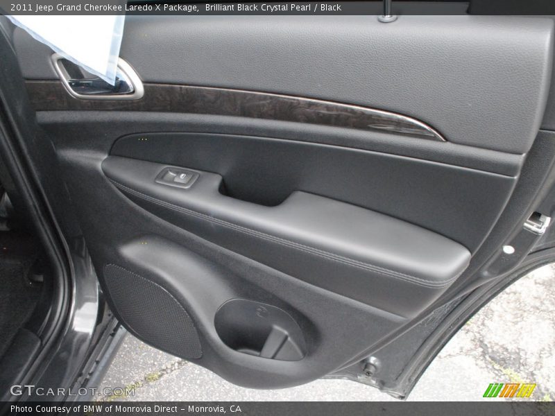 Brilliant Black Crystal Pearl / Black 2011 Jeep Grand Cherokee Laredo X Package