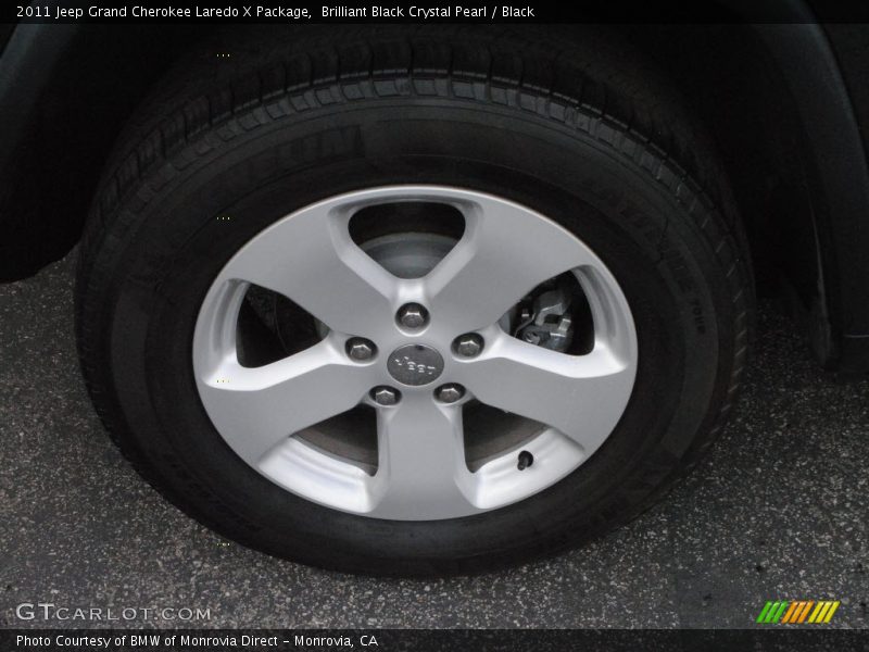 Brilliant Black Crystal Pearl / Black 2011 Jeep Grand Cherokee Laredo X Package
