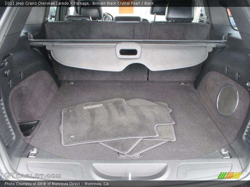 Brilliant Black Crystal Pearl / Black 2011 Jeep Grand Cherokee Laredo X Package