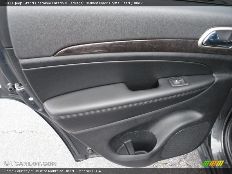 Brilliant Black Crystal Pearl / Black 2011 Jeep Grand Cherokee Laredo X Package
