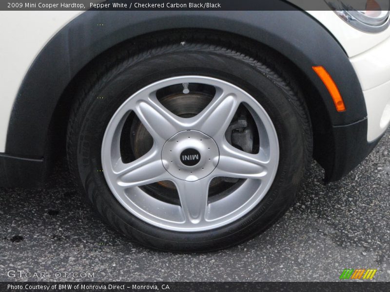 Pepper White / Checkered Carbon Black/Black 2009 Mini Cooper Hardtop