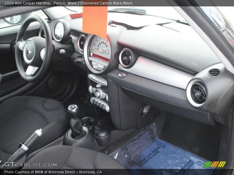 Pepper White / Checkered Carbon Black/Black 2009 Mini Cooper Hardtop