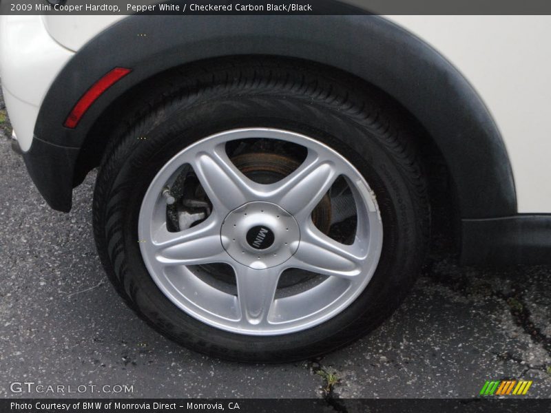 Pepper White / Checkered Carbon Black/Black 2009 Mini Cooper Hardtop