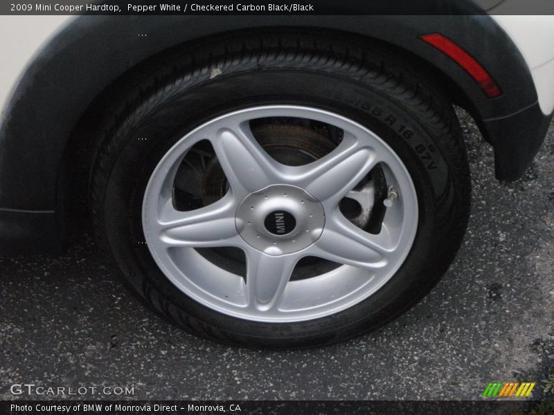 Pepper White / Checkered Carbon Black/Black 2009 Mini Cooper Hardtop