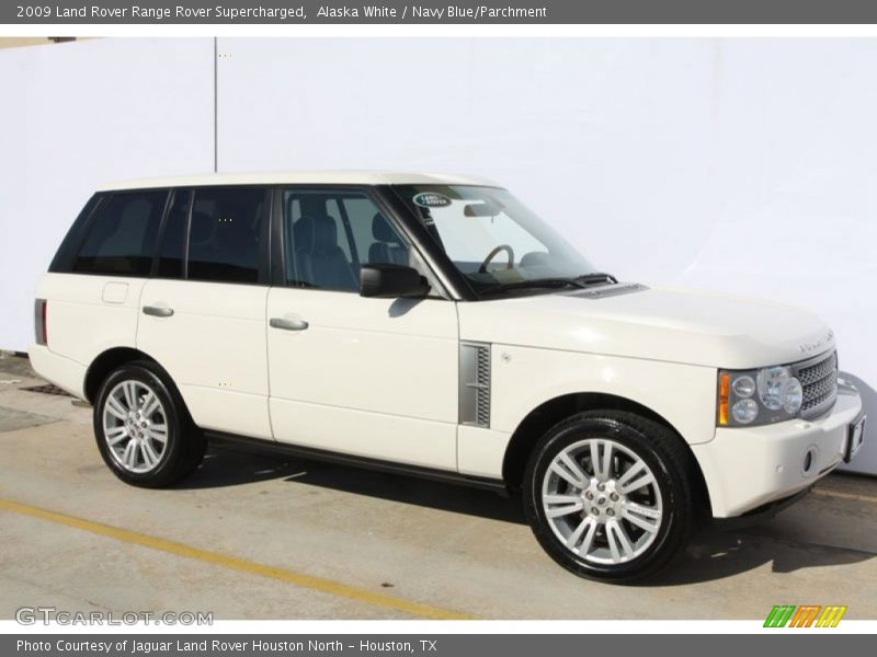 Alaska White / Navy Blue/Parchment 2009 Land Rover Range Rover Supercharged