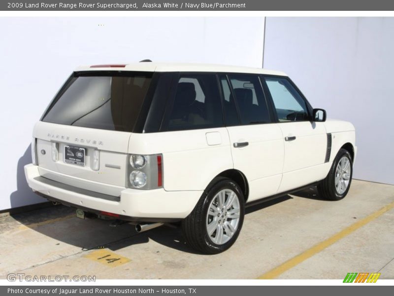 Alaska White / Navy Blue/Parchment 2009 Land Rover Range Rover Supercharged
