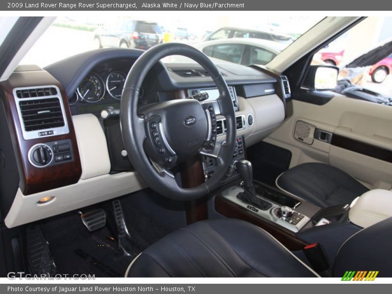 Alaska White / Navy Blue/Parchment 2009 Land Rover Range Rover Supercharged