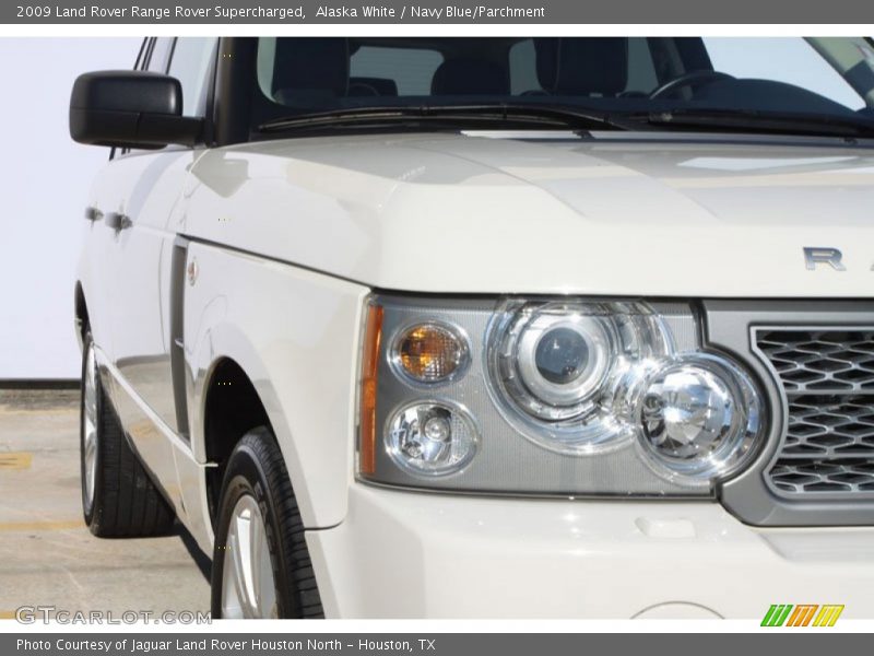 Alaska White / Navy Blue/Parchment 2009 Land Rover Range Rover Supercharged