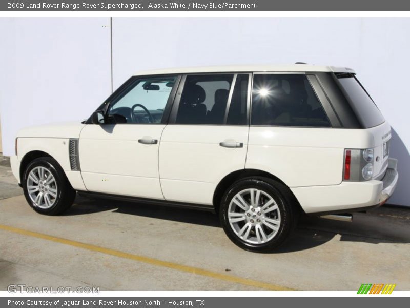 Alaska White / Navy Blue/Parchment 2009 Land Rover Range Rover Supercharged