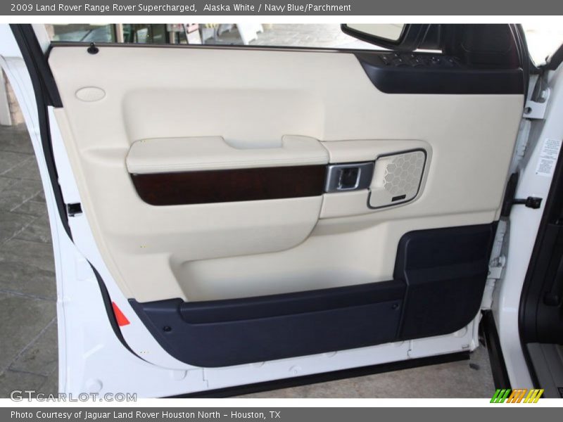 Alaska White / Navy Blue/Parchment 2009 Land Rover Range Rover Supercharged