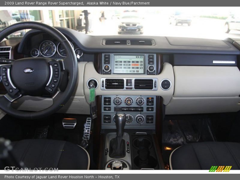 Alaska White / Navy Blue/Parchment 2009 Land Rover Range Rover Supercharged