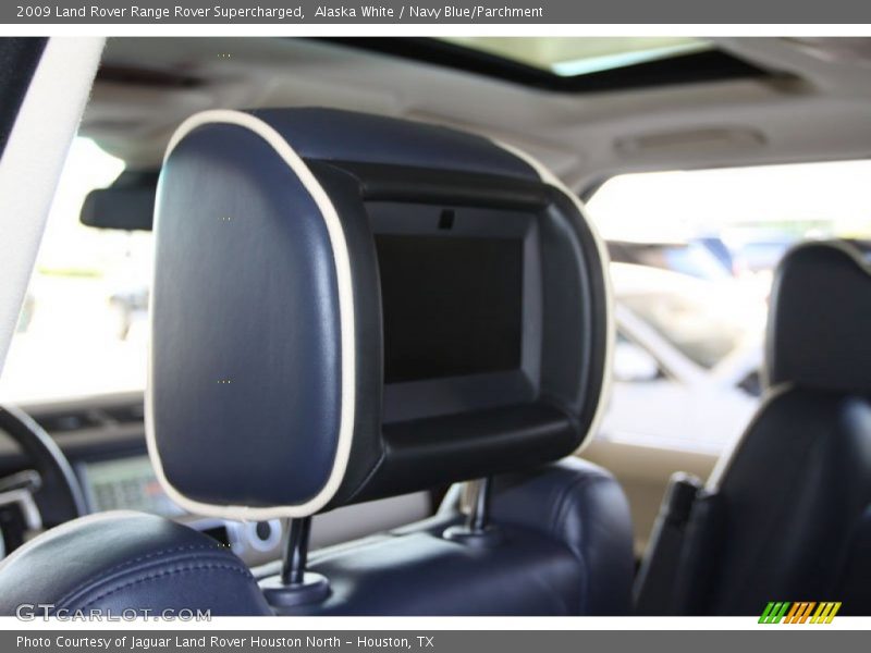 Alaska White / Navy Blue/Parchment 2009 Land Rover Range Rover Supercharged