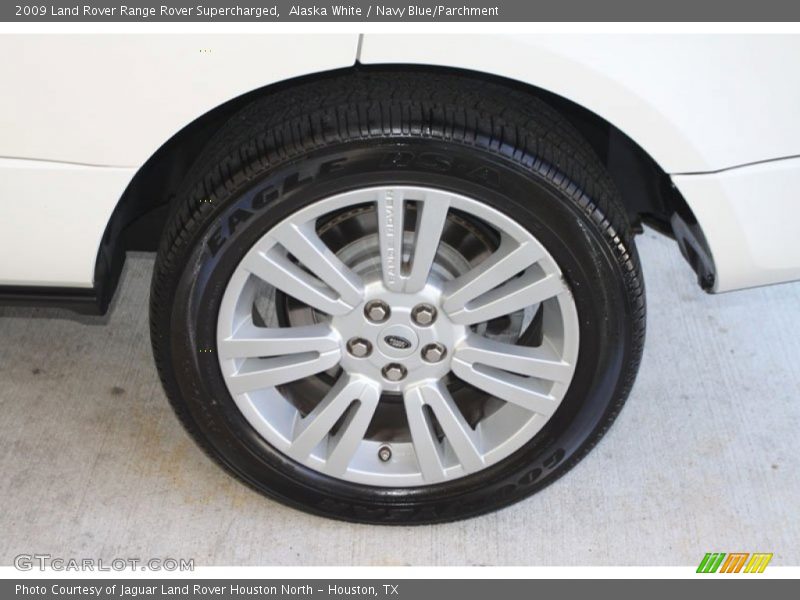 Alaska White / Navy Blue/Parchment 2009 Land Rover Range Rover Supercharged