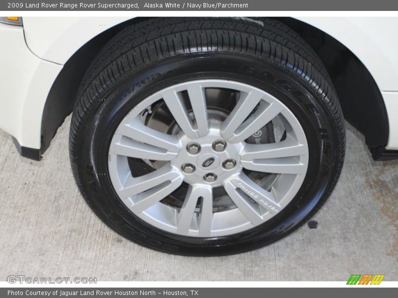 Alaska White / Navy Blue/Parchment 2009 Land Rover Range Rover Supercharged