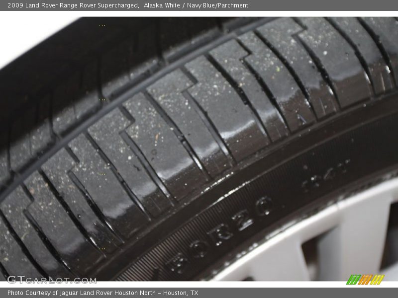 Alaska White / Navy Blue/Parchment 2009 Land Rover Range Rover Supercharged