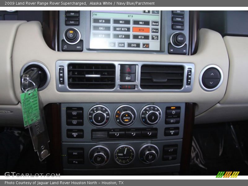 Alaska White / Navy Blue/Parchment 2009 Land Rover Range Rover Supercharged