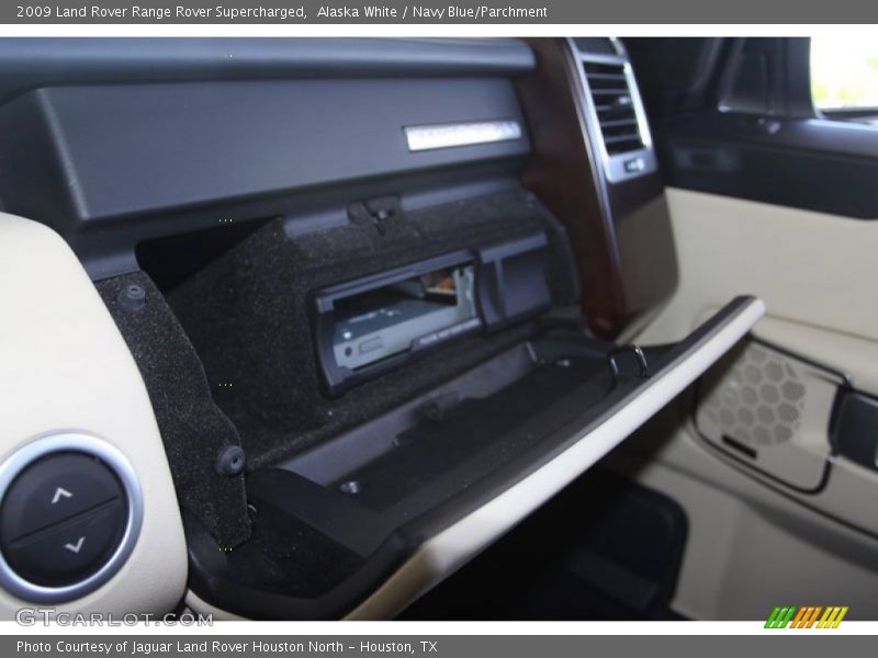 Alaska White / Navy Blue/Parchment 2009 Land Rover Range Rover Supercharged