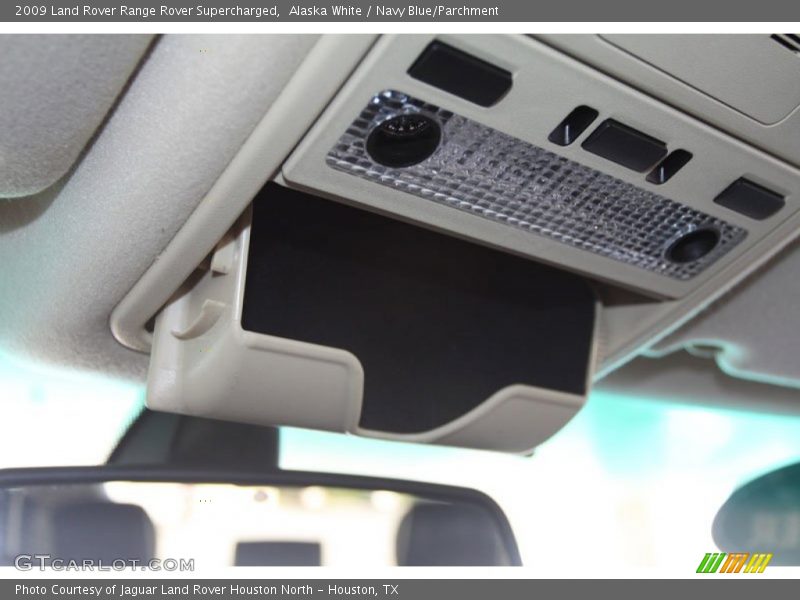 Alaska White / Navy Blue/Parchment 2009 Land Rover Range Rover Supercharged