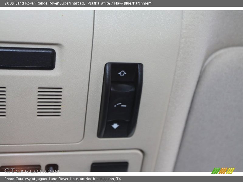 Alaska White / Navy Blue/Parchment 2009 Land Rover Range Rover Supercharged