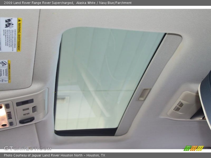 Alaska White / Navy Blue/Parchment 2009 Land Rover Range Rover Supercharged