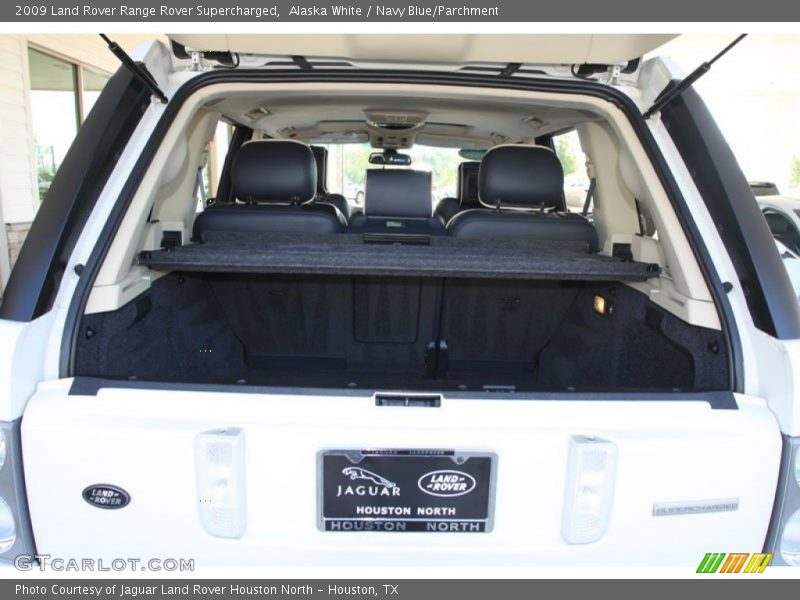 Alaska White / Navy Blue/Parchment 2009 Land Rover Range Rover Supercharged