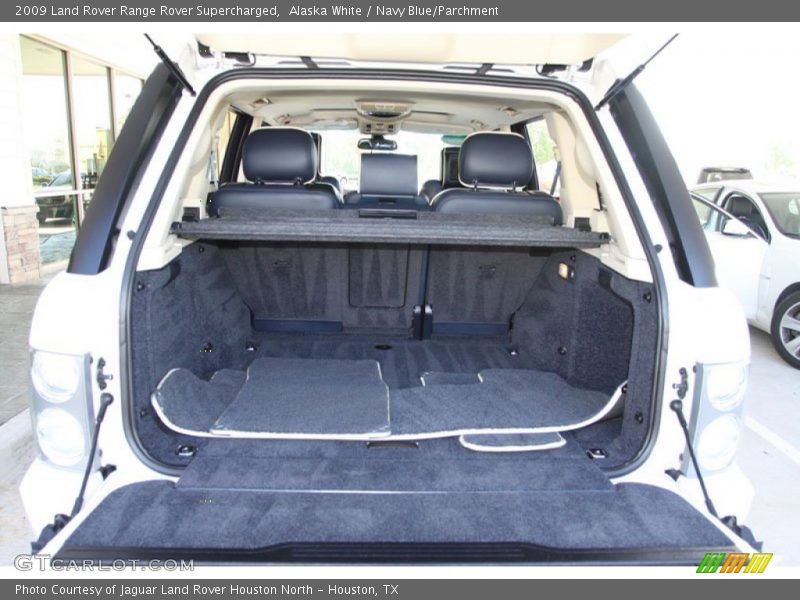 Alaska White / Navy Blue/Parchment 2009 Land Rover Range Rover Supercharged