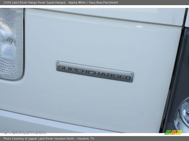 Alaska White / Navy Blue/Parchment 2009 Land Rover Range Rover Supercharged