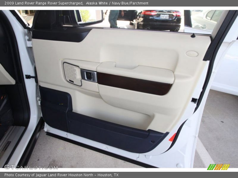 Alaska White / Navy Blue/Parchment 2009 Land Rover Range Rover Supercharged