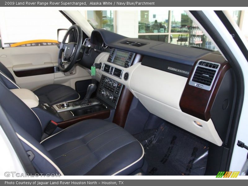 Alaska White / Navy Blue/Parchment 2009 Land Rover Range Rover Supercharged
