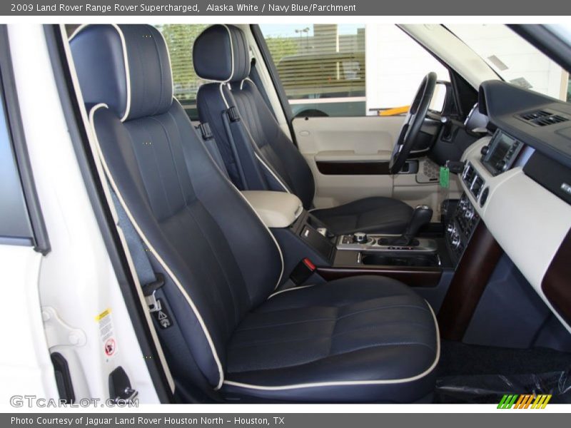 Alaska White / Navy Blue/Parchment 2009 Land Rover Range Rover Supercharged