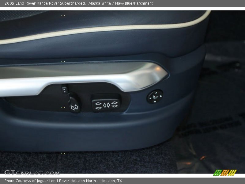 Alaska White / Navy Blue/Parchment 2009 Land Rover Range Rover Supercharged