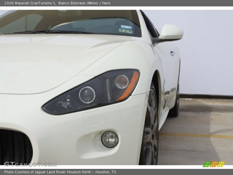 Bianco Eldorado (White) / Nero 2009 Maserati GranTurismo S