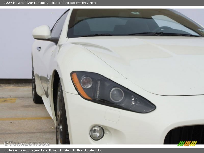 Bianco Eldorado (White) / Nero 2009 Maserati GranTurismo S