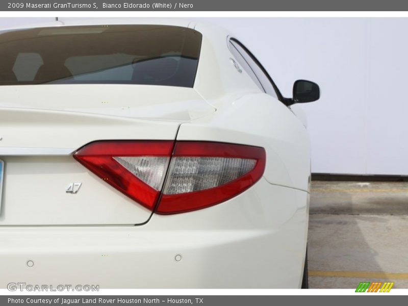 Bianco Eldorado (White) / Nero 2009 Maserati GranTurismo S